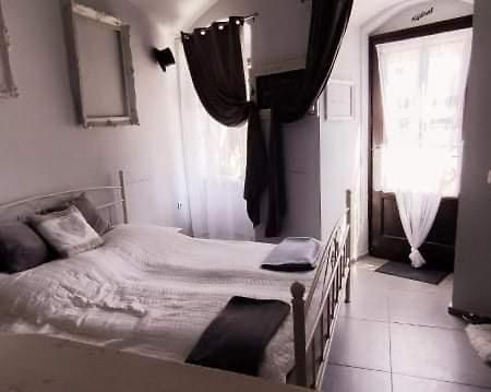 Godot Apartman Mişcolţ Exterior foto