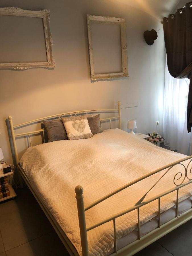 Godot Apartman Mişcolţ Exterior foto